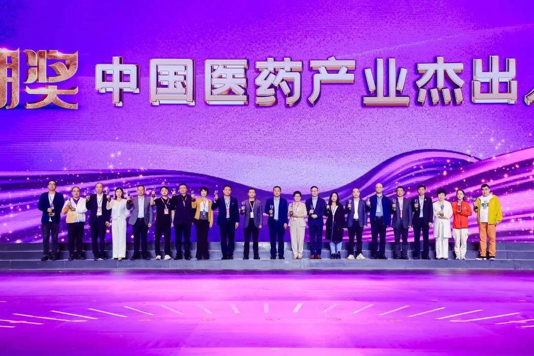 紅珊瑚藥業集團董事長王高華榮獲“西湖獎·中國醫藥產業杰出人物獎”